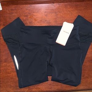 NWT UA Under Armour HeatGear Running Capri Tights